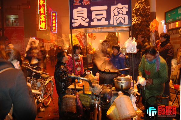 �������������ĳ�ζѬ��·�˹�·���������,���ǳԵ��˿������������.