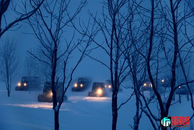 ѩ�����ɽ������ɫ