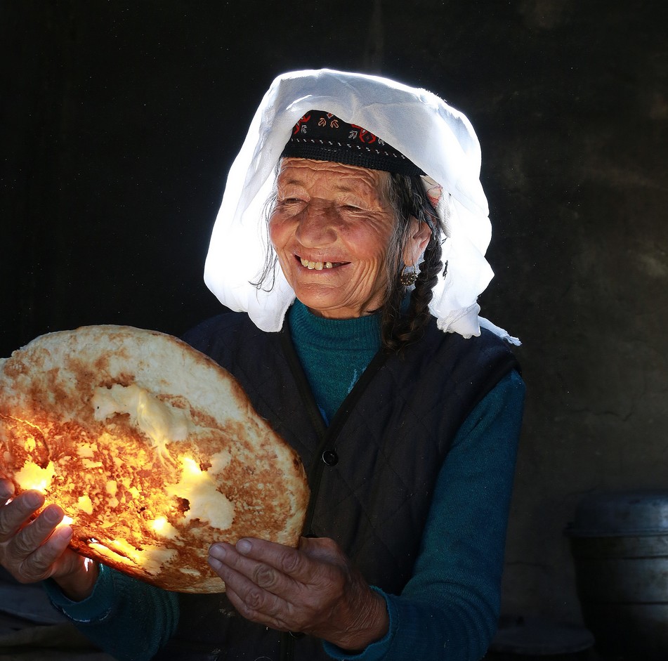 ��ɫ����