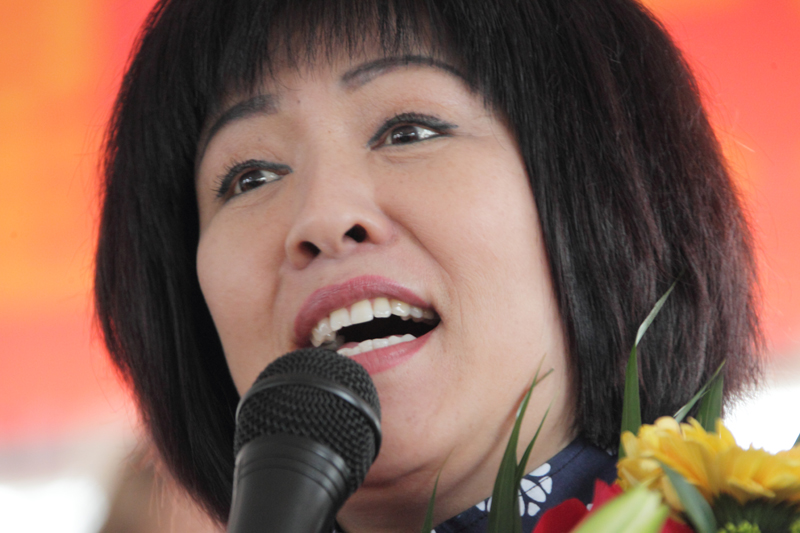 ���ӡ��ǹ������ܹھ�2013�괺����̨�ġ��ݸ����ˡ���ѧ���峪���������ס�