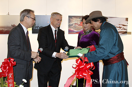 03.Jhon Davis�᳤����ŦԼ���������˹�͸��䷢���Ѻ��Ļ�ʹ�ߡ�����֤��.jpg