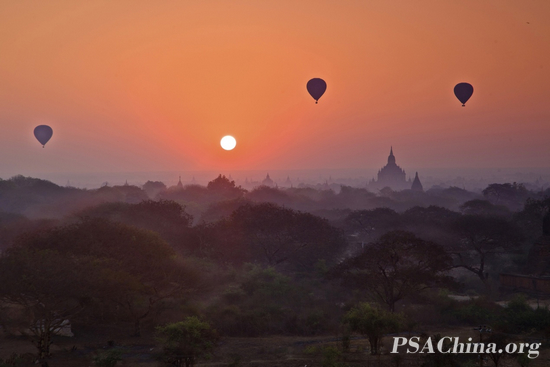 18.������Ʒ�����ɹ��Ѹʡ�flying over Bagan.jpg