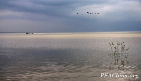 11.�˽�����Ʒ����̫�����ۢ� Solitary boat in Taihu Lake ��.jpg
