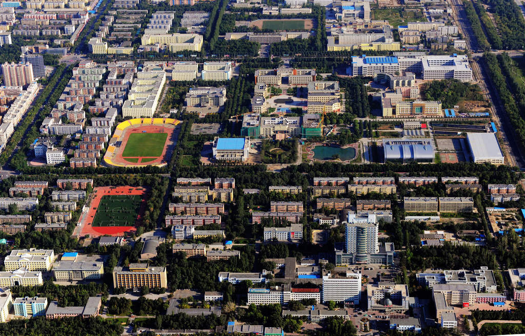 ���ʯ���Ӵ�ѧ