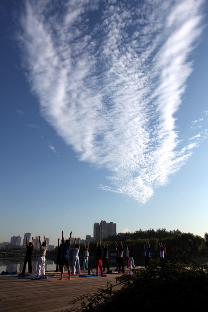 �峿��������԰����������ӭ�ų���Ͱ���һ�����ڡ�