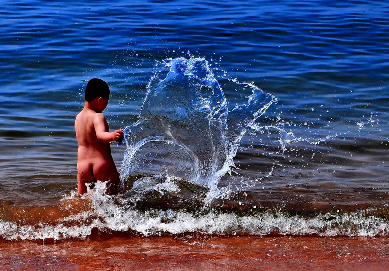 Pan-JM-Splash in the sea (gj).jpg