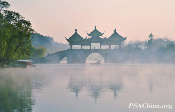 12.�˽�����Ʒ����������ͤ�š�Fog lock Five Pavilion Bridge.jpg