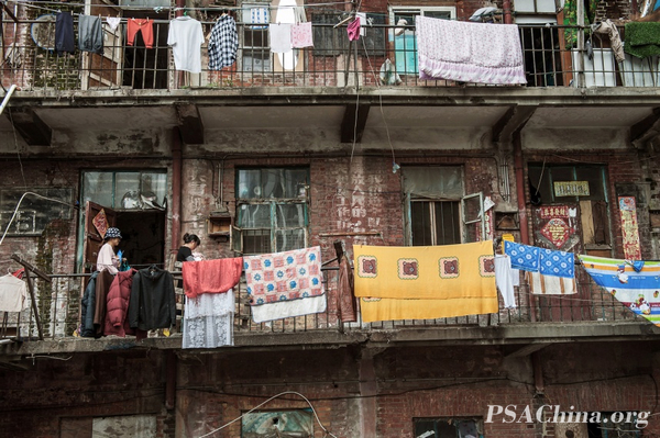 06.������Ʒ��������ס�ĵط��� Migrant women live.jpg