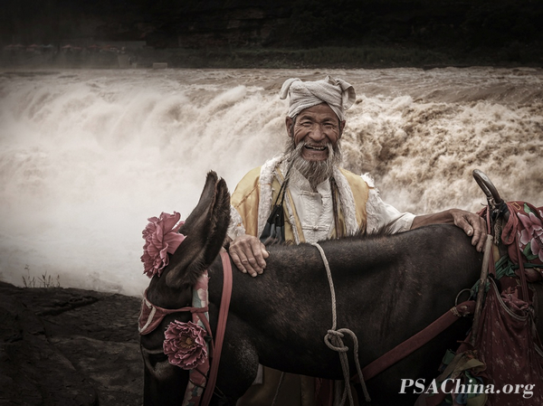 13.�ɺ�ƽ��Ʒ�����ƺ��ˡ� THE YELLOW RIVER PEOPLE.jpg