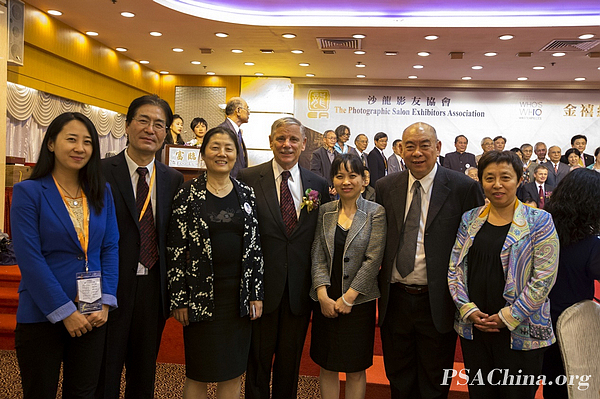 06.PSA China��ϯ�˴�ˡ�����ϯ����Ůʿ��PSA�᳤John Davis�������й���Ӱ��Э�ḱ��.jpg