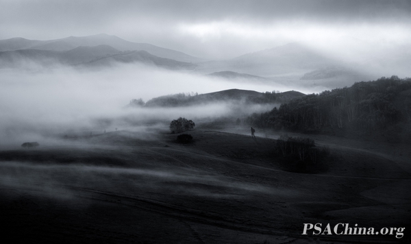 04.¦������Ʒ��������ɽ�С�clouds in the mountains.jpg