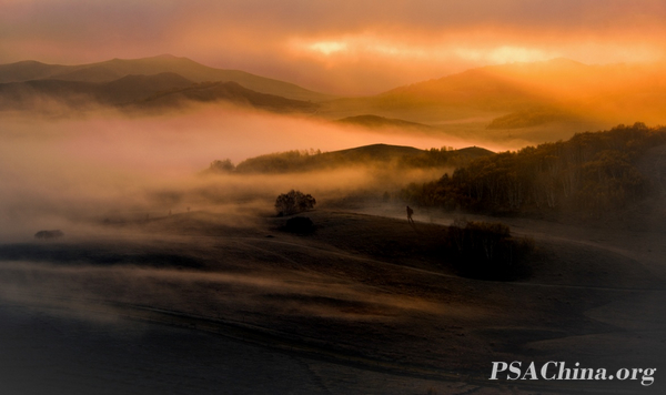 09.¦������Ʒ��������ɽ�С�clouds in the mountains.jpg