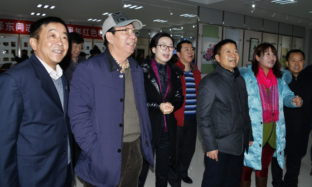 ���� ũʮʦ������ϯ�ž��죬������Ӱѧ�ḱ��ϯ��־����ũʮʦ����ί�Ƚ𻨣�������ϯ������縱��ϯ��