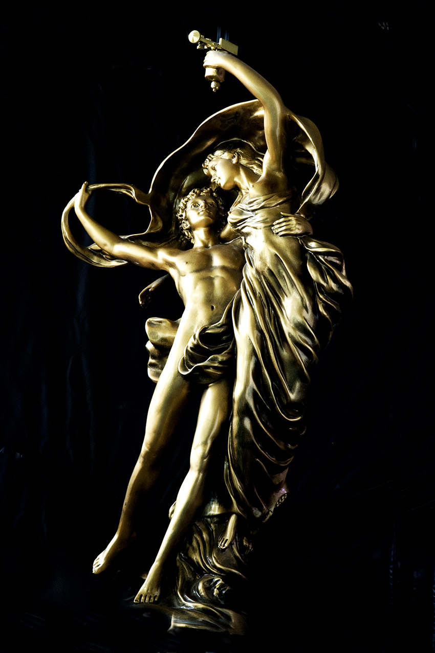 ���е���