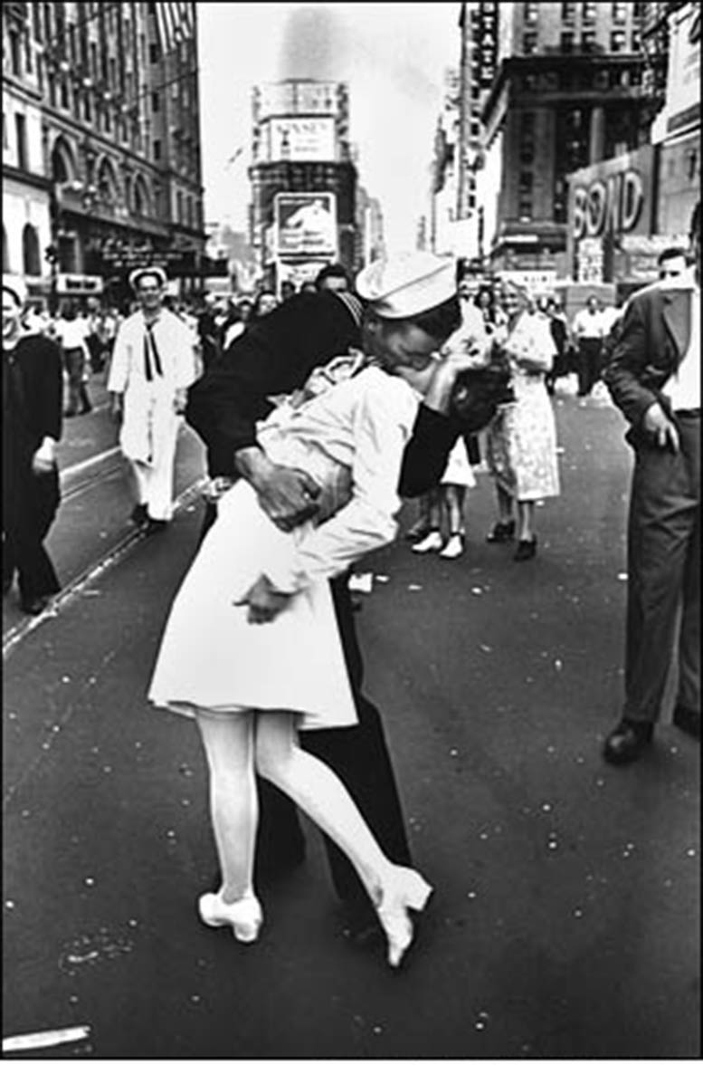 ��ʱ���㳡��ʤ���ա����� ����ս��������Ϣ����ŦԼ��ʱ���㳡��һλ��ϲ�ĺ���ʿ��.jpg