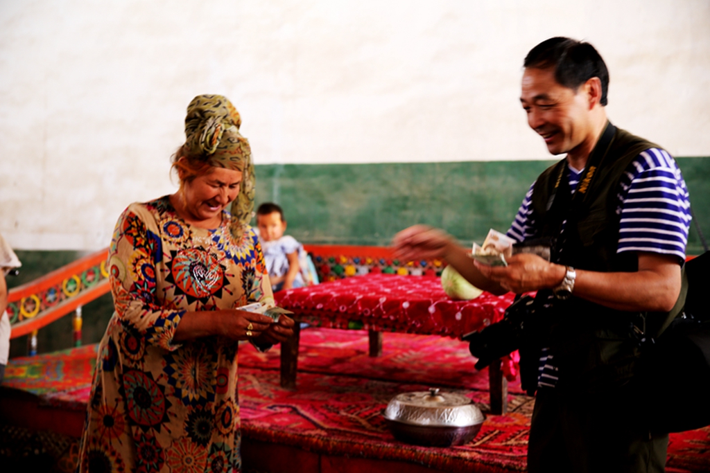 ��Ů�����õ��鳤�����ķ�ǮЦ�Ķ࿪��