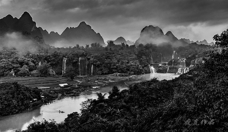 Pan-JM-Detian Waterfall-800.jpg