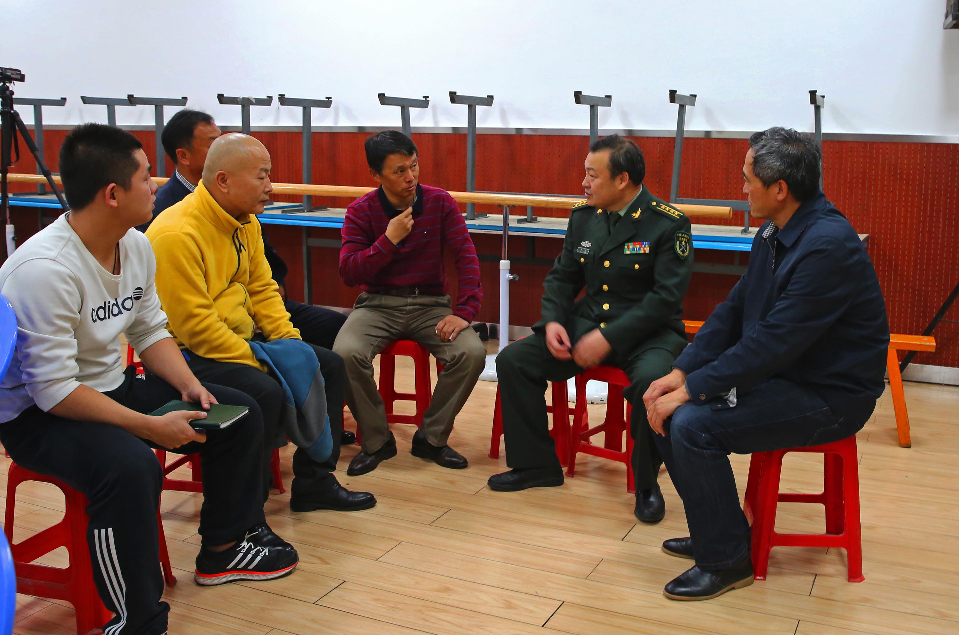 ��ʯ���ӵ���Ӱ�����߽���