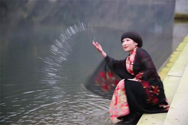 ����Ů��