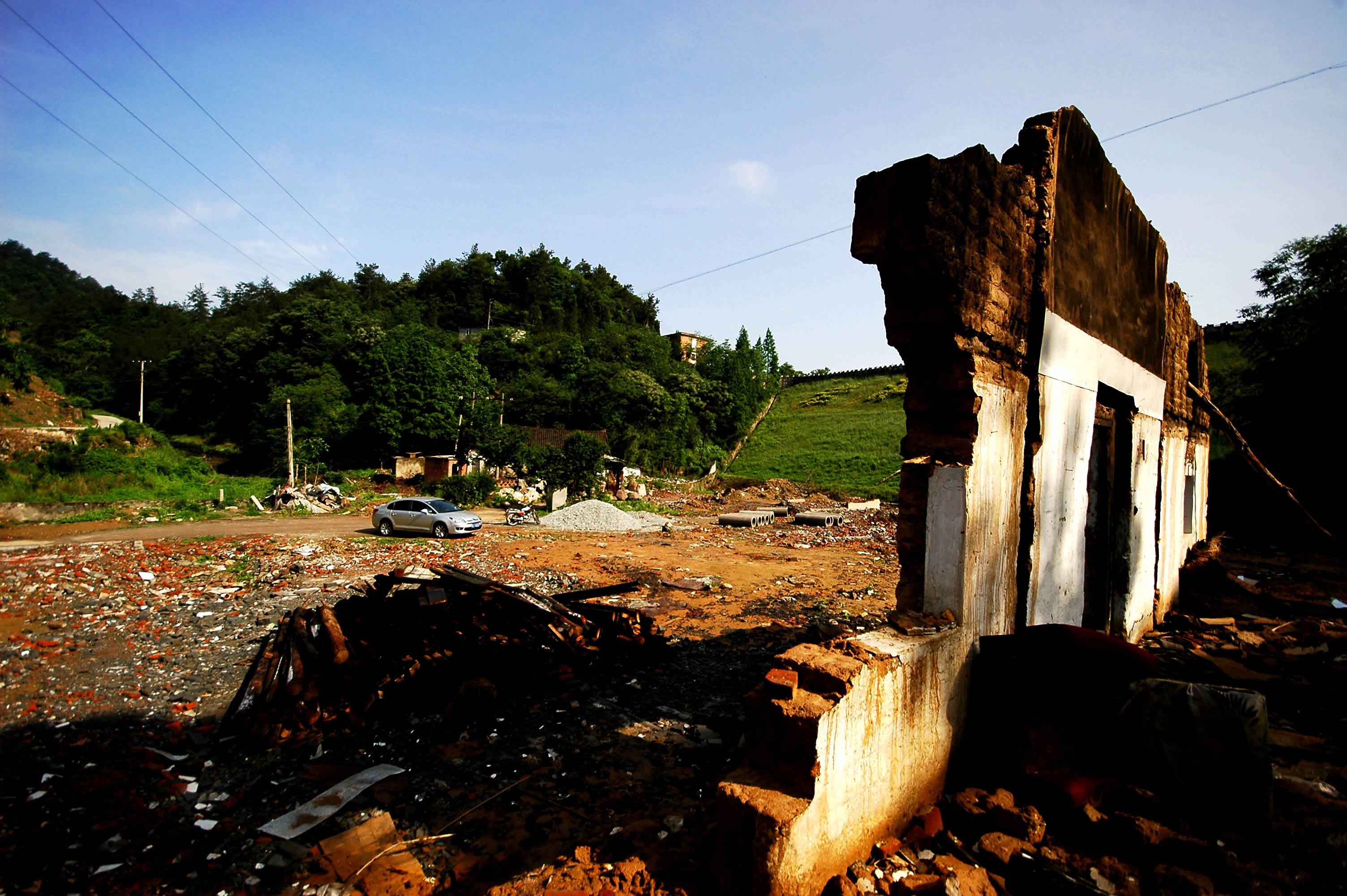 4-2012��5��3�գ��Ҷ���ˮ���µ���լ��Ǩ������һƬ������