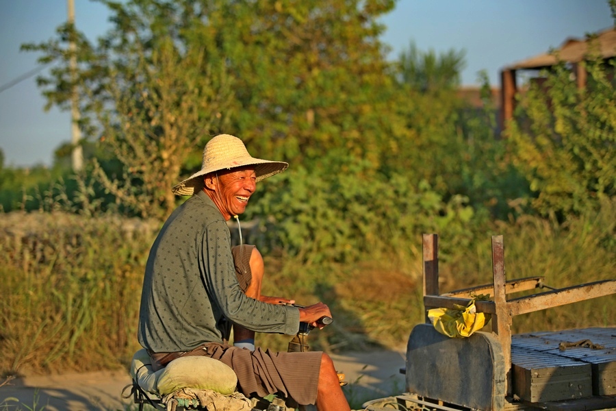 ����ש��