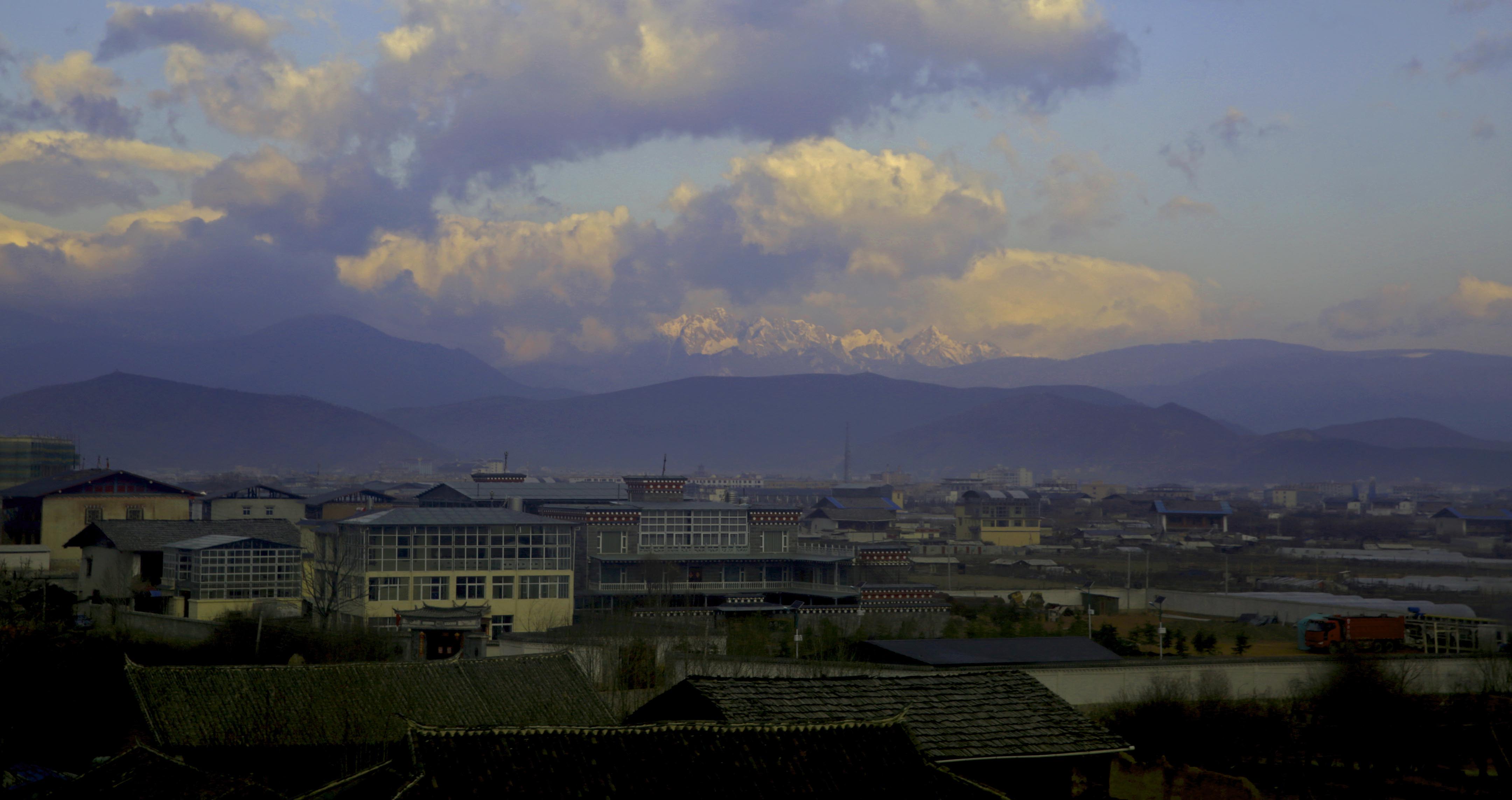 �峿�е����������