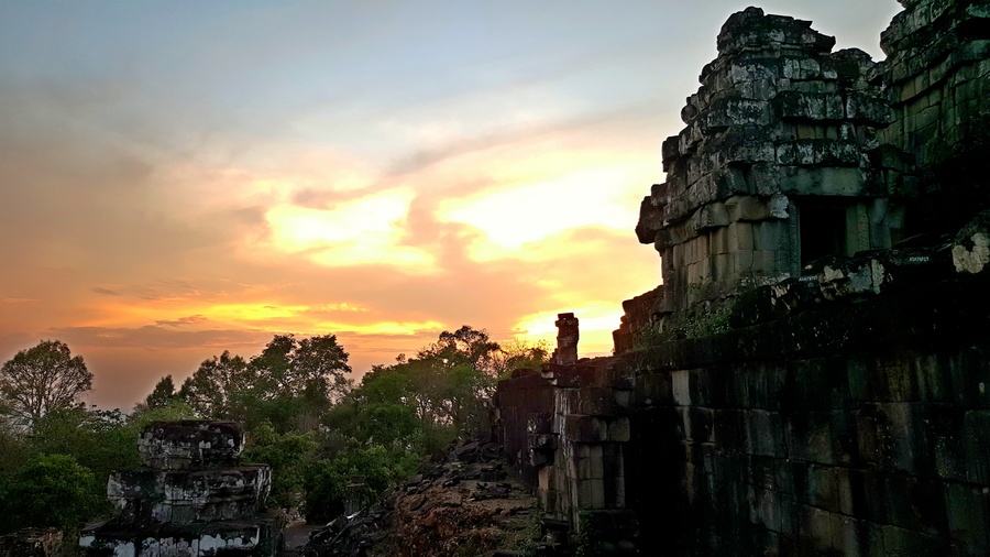 ̫�������ˣ����µ�һƬѪɫ�Ʋʡ�