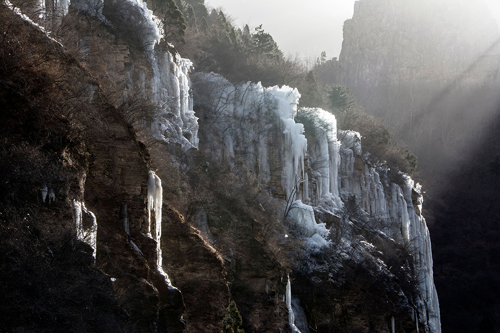 ̫��ɽ����......