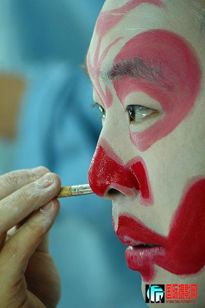 ���ͬ־��Ϸ��ϵ��֮��