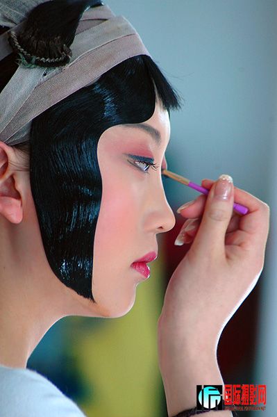 ���ͬ־��Ϸ��ϵ��֮��