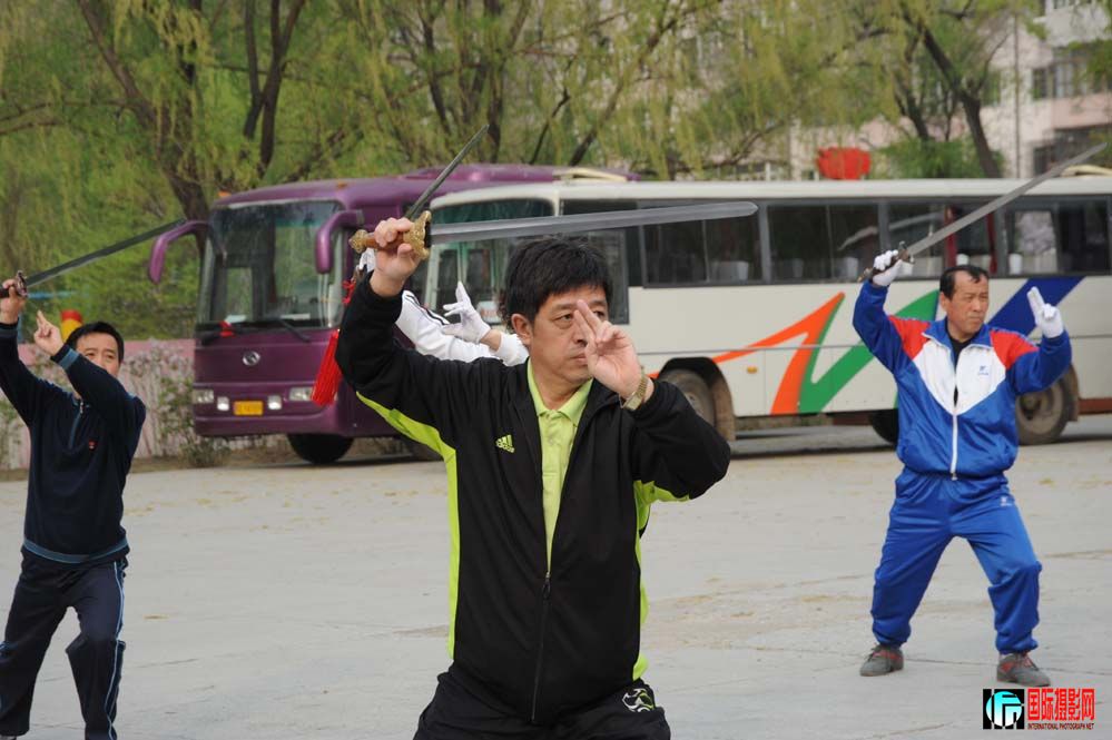 �����������ڹ�԰������Ӱ