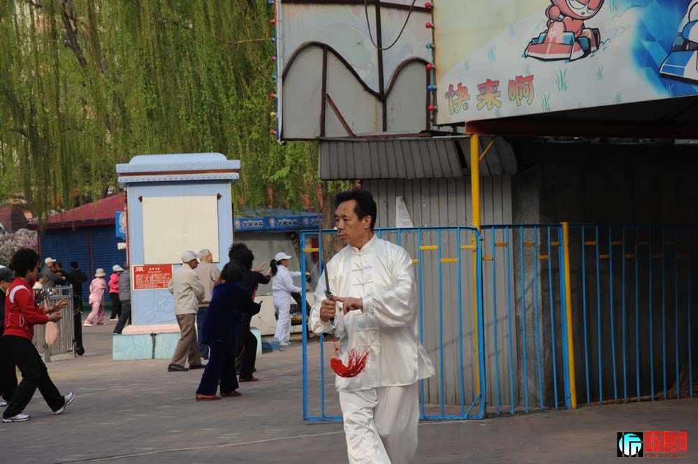 �����������ڹ�԰������Ӱ