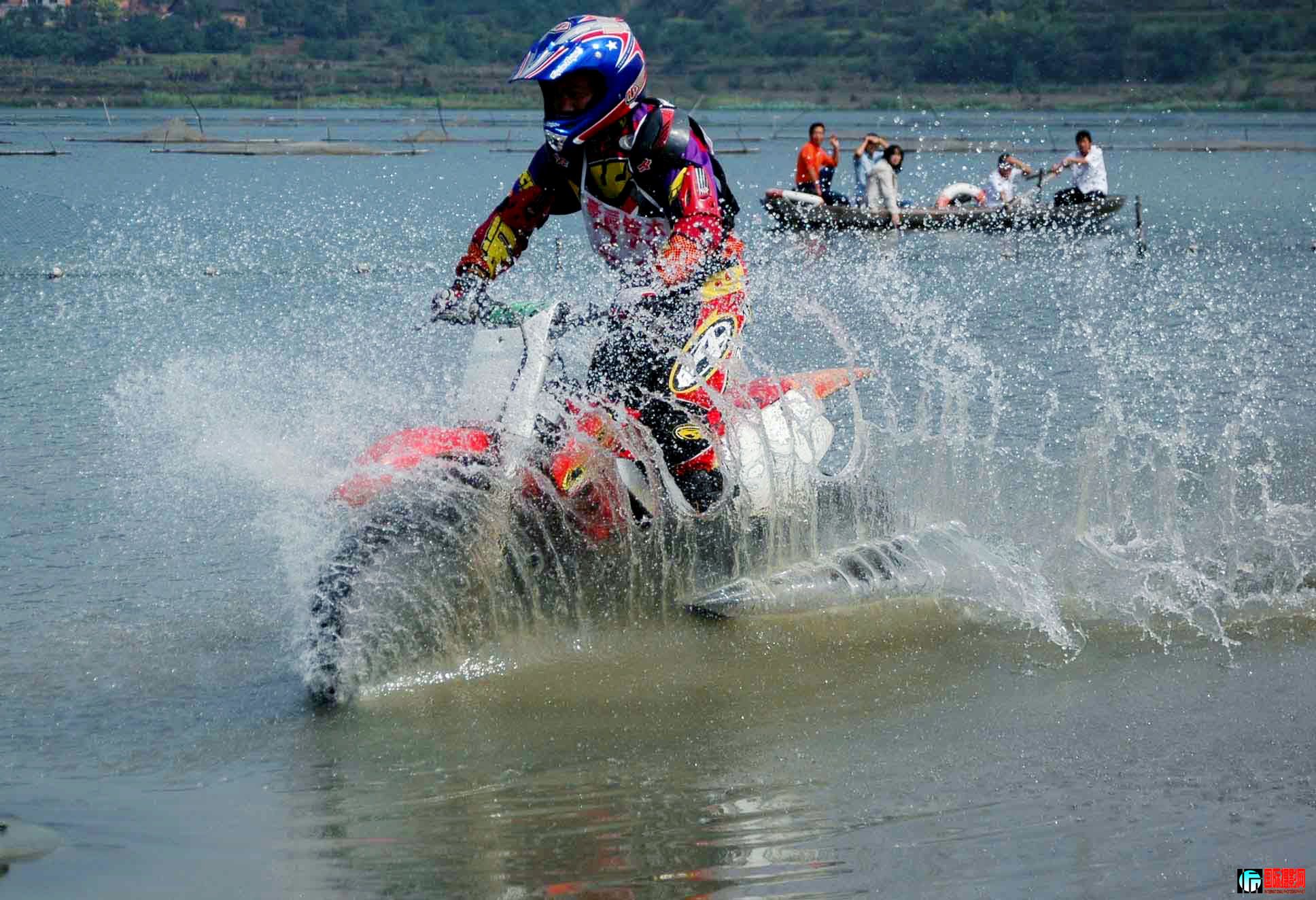 ͭ��  ���Ҵ̼���Ҷ��.jpg