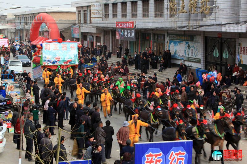 Ը���ǵ���̳���������ڣ��ڻ�����������Ц�������˶�ɹ���