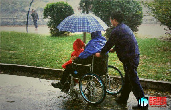 ��Ƭ�����ں����н�����ҽԺ�ſڡ����������չ��ϣ����չ�С������ί�����Լ����մ�ҽԺ�����˿����������� ...