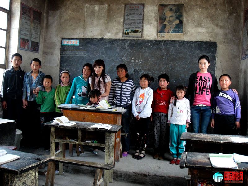 ������Ӱѧ�������ʹ��ӭ�����ŵ�����ͬѧ�Ǻ�Ӱ��