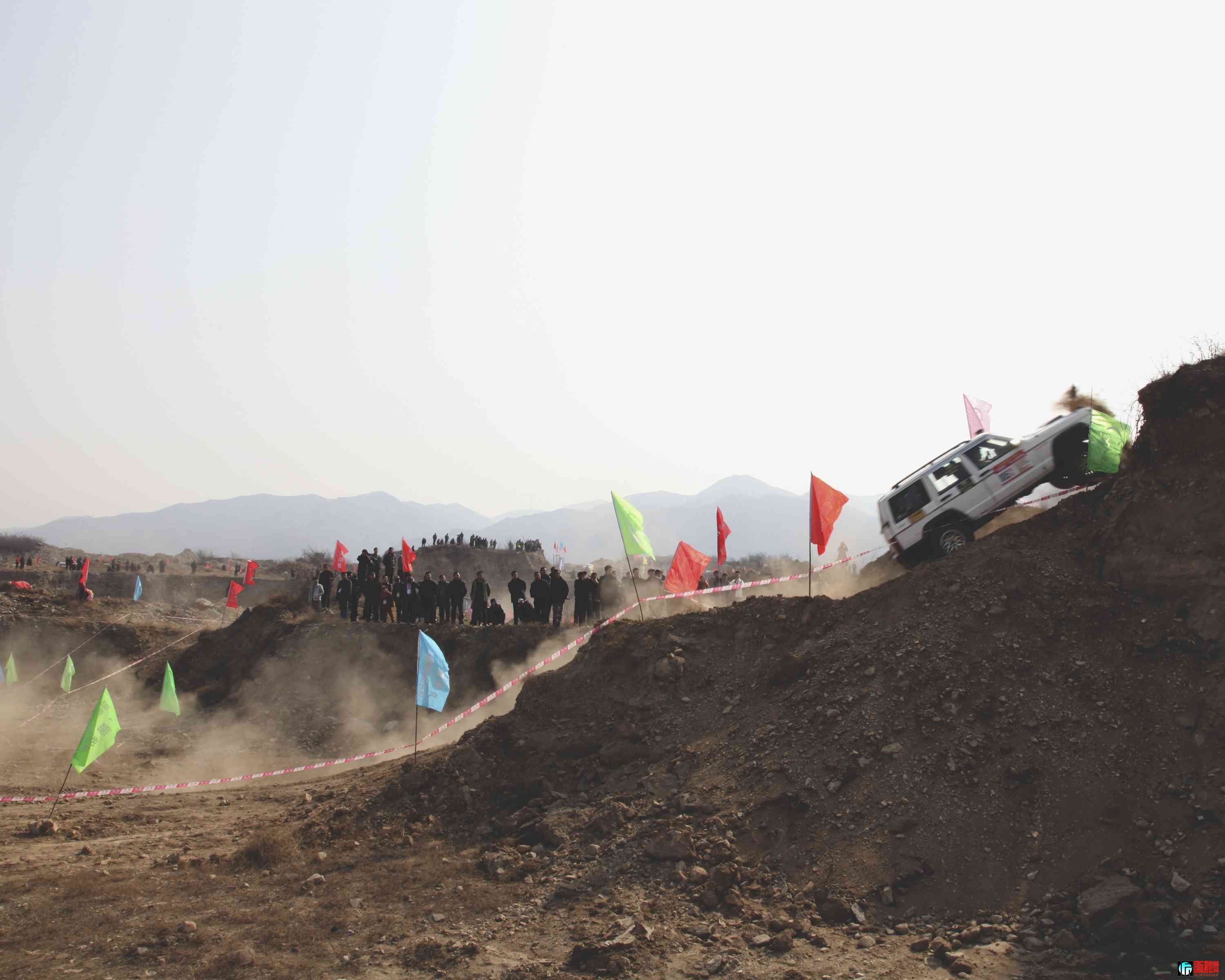 �˳�ԽҰ������