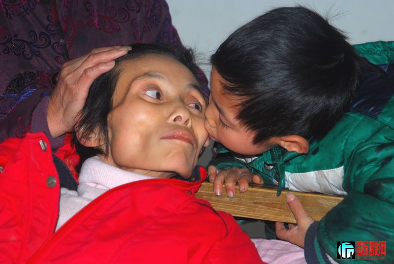 ̷���ص�С����ӱ���ڲ��ǰ����ĸ��