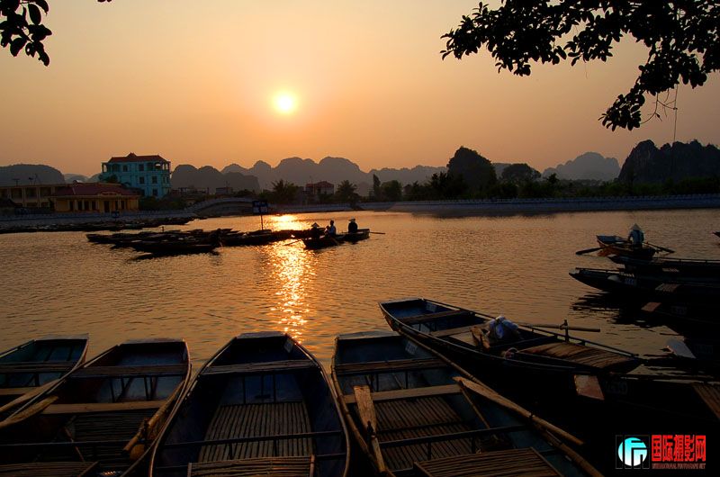 Ben thuyen Tam Coc (1).jpg