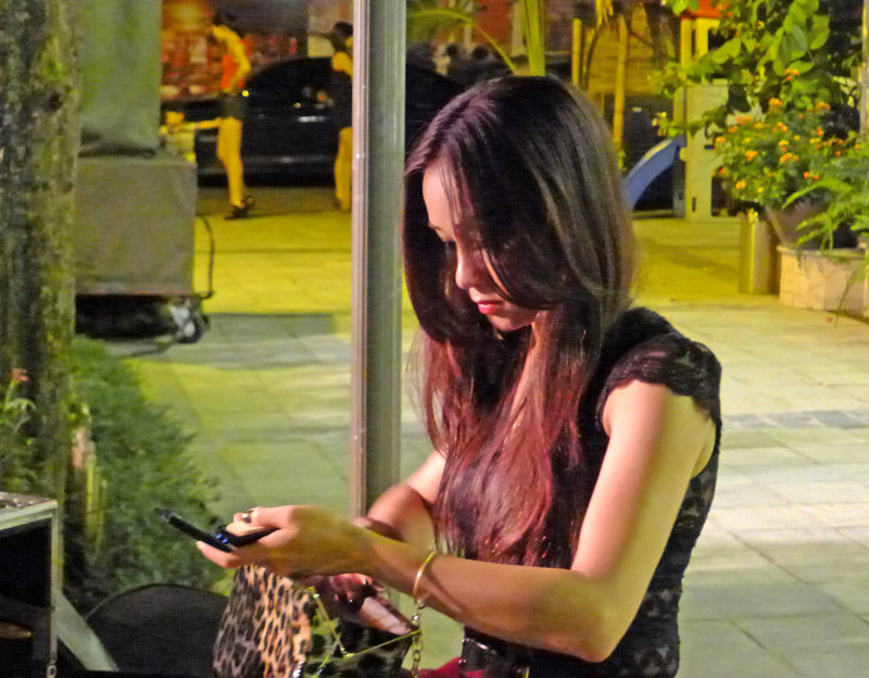 �ڻ�ױ��Խ����Ů��