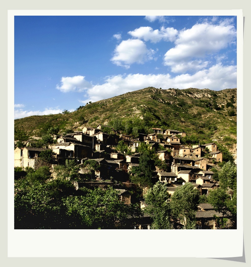 �ô�λ��ɽ�����أ����н�ǧ����ʷ��������ɽ��������η������ߵʹ������£������ڵز�����������