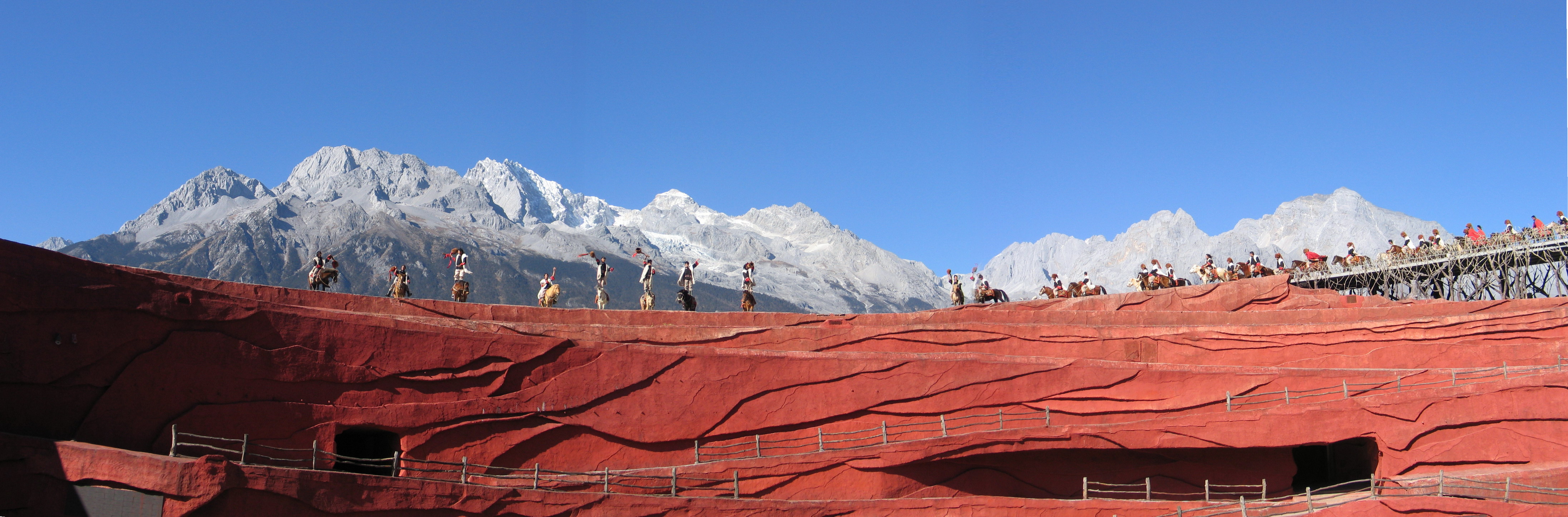 ����ѩɽ�µ��ݳ�