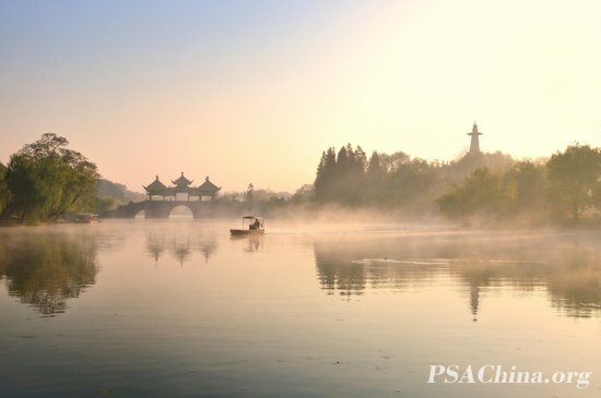 ˽ƷSlender West Lake morning fog.jpg