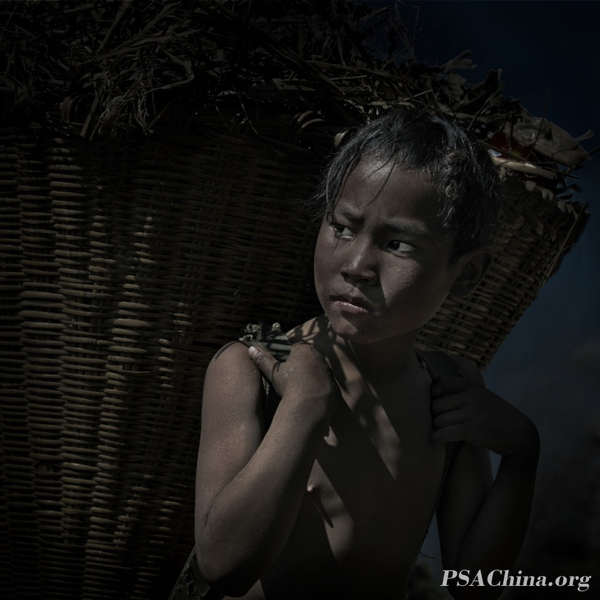 10.��������Ʒ������ɽ���꡷Liangshan teenager.jpg