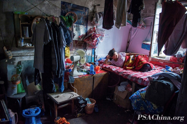 04.������Ʒ�����ϾӵĴ�Ů��Female workers dwelling.jpg