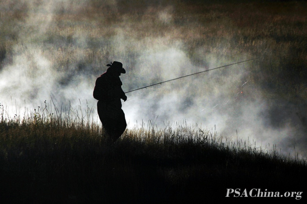 14.������Ʒ����������fishing at dawn.jpg