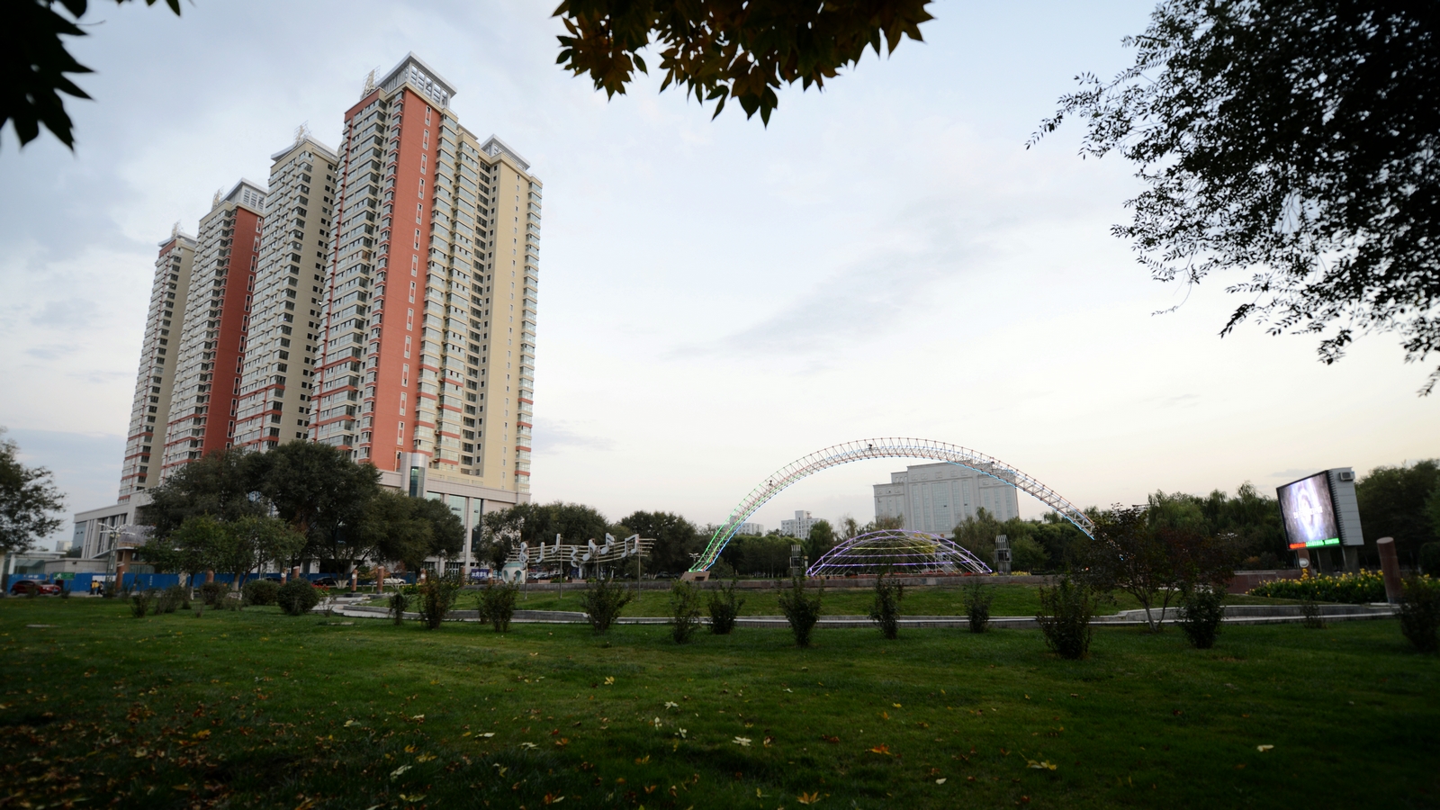 ��԰��ɫ (2).jpg