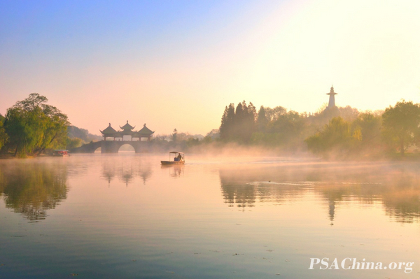 09.�˽�����Ʒ����������������Slender West Lake morning fog.jpg