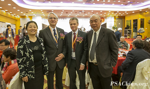 02.PSA China��ϯ�˴�ˡ�����ϯ����Ůʿ��Ӣ���ʼ���Ӱѧ��(RPS)�᳤Derek Birch����.jpg