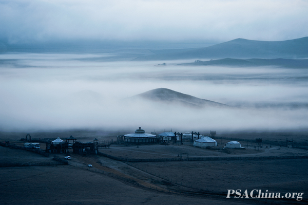 06.¦������Ʒ����������ͳ�ĳ�����In the fog.jpg